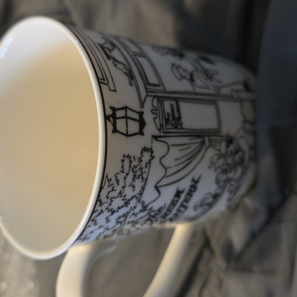 EPIC SCENE BKACK AND WHITE ILLUSTRATED MUG